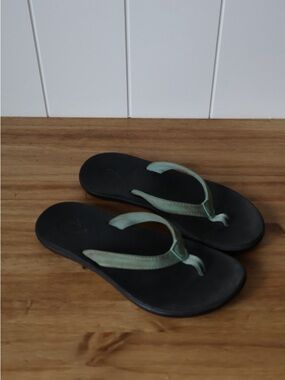 Kids Olukai Sandals - Size 2